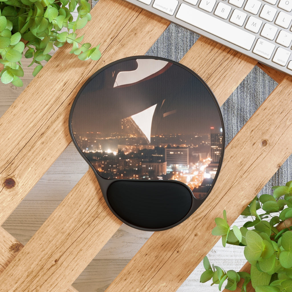 Mouse Pad with Wrist Rest - City Twilight Glow | Echovira...