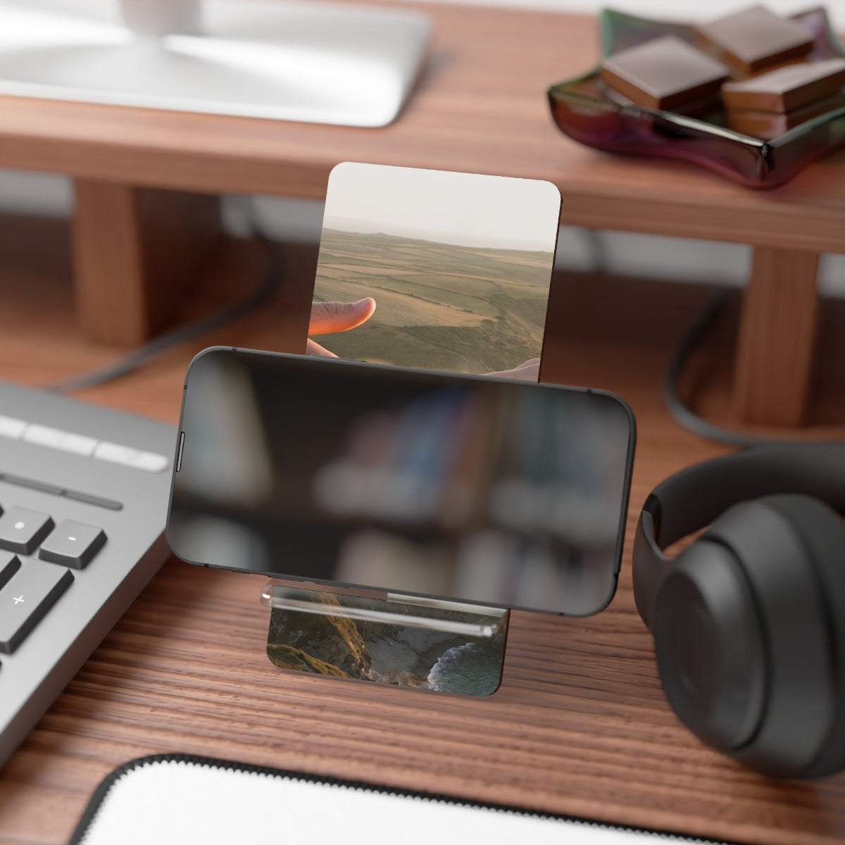 Mobile Display Stand for Smartphones - The Infinite Touch |...