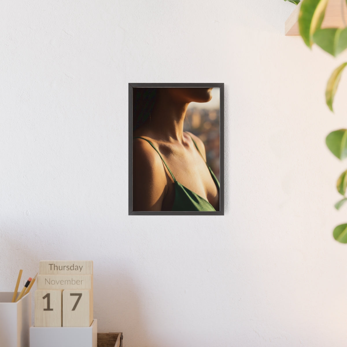 Poster mit Holzrahmen – Sonnenbeschienenes Porträt
