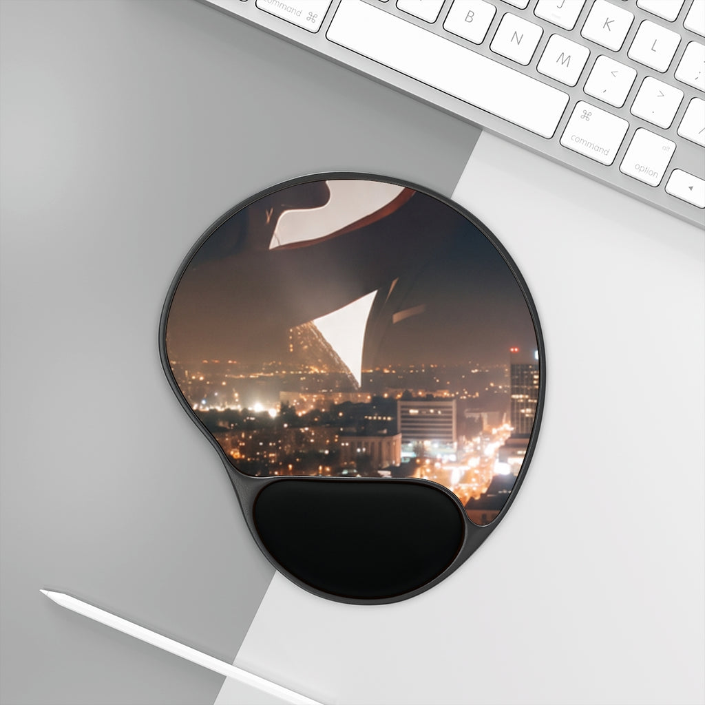 Mouse Pad with Wrist Rest - City Twilight Glow | Echovira...