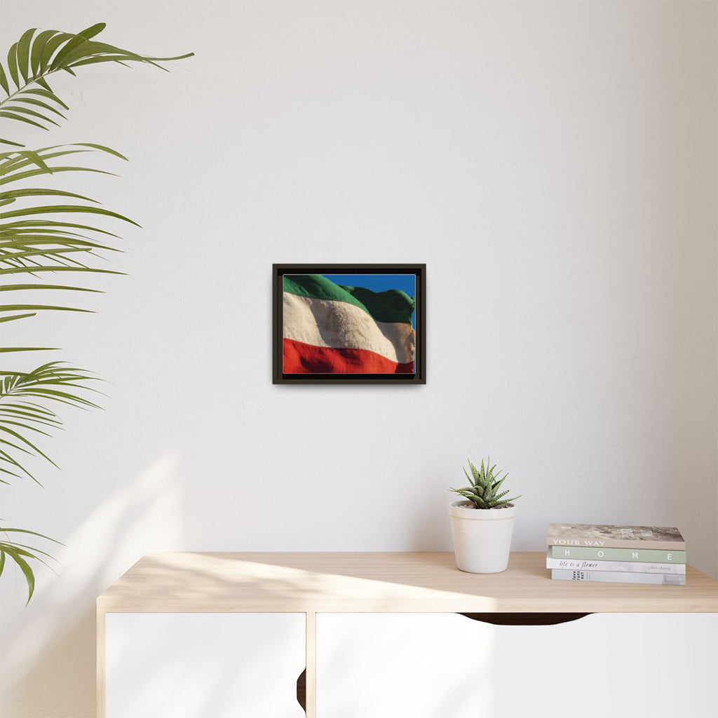 Gerahmte Leinwandkunst – Distressed Flag – Espresso / 3,18 cm