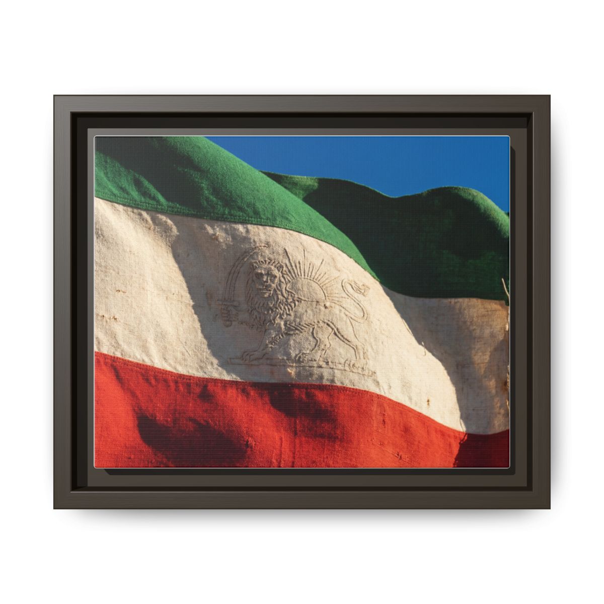Gerahmte Leinwandkunst – Distressed Flag – Espresso / 3,18 cm