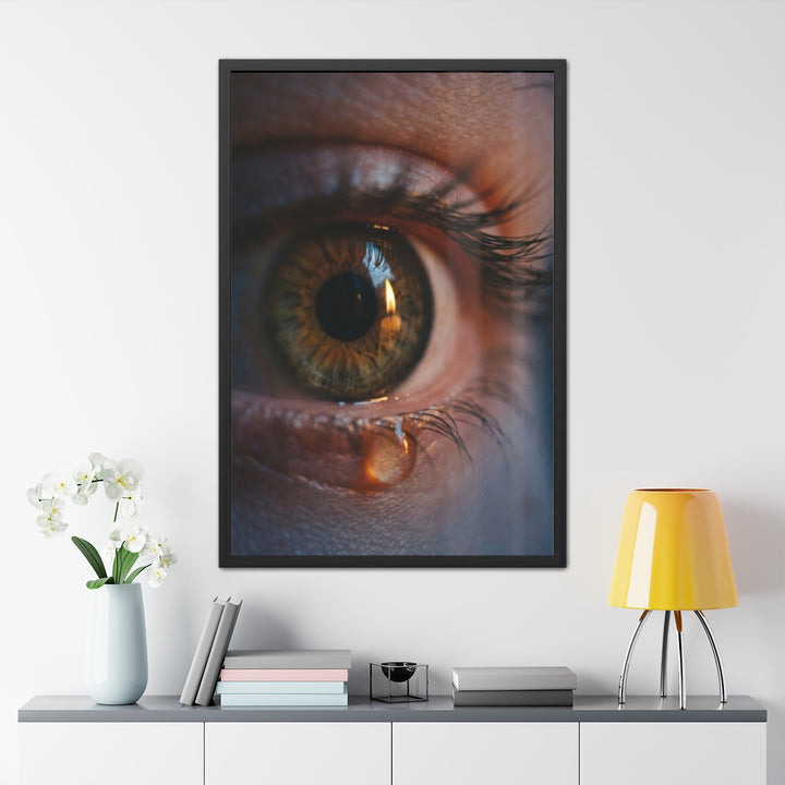 Gerahmtes Poster Hochformat - Goldener Blick voller Sehnsucht