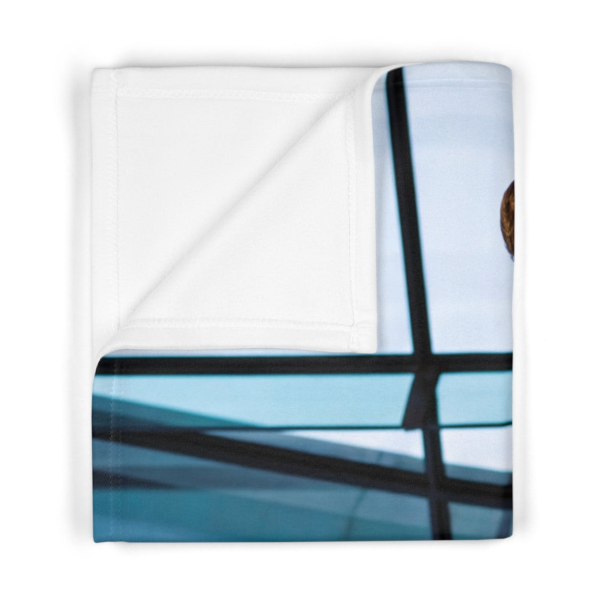 Copertina neonato con architettura e skyline urbano